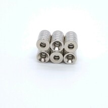 送料無料 強力 ネオジウム 磁石 ネオジム マグネット 丸形 8mm×3mm 穴有り 25個 セット N35_画像2