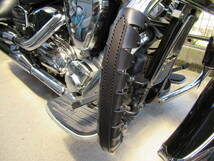 栃木レザー製　サドルレザー　ブラック（黒糸）　エンジンガードカバー（左右セット）　ハーレー　アメリカン　バイク_画像3