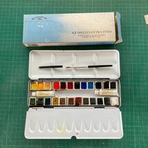 残量多い winsor&newton ウィンザー&ニュートン AQUARELLES EXTRA-FINES 24色 水彩絵の具 長期保管品_画像1