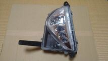 プリウス ZVW50系 左 フォグランプ　フォグライト LED KOITO 81220-47030_画像1