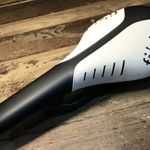 HT397 フィジーク fizik アンタレス ANTARES R1 サドル 白黒 カーボンレール regularの画像2