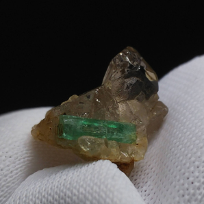 ミニチュア エメラルド on クォーツ 緑柱石 水晶 結晶 原石 標本 アフガニスタン産 約3.90ct 10の画像8