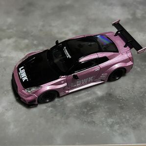 MINI GT リバティーウォーク R35 Passion Pink RHDの画像1