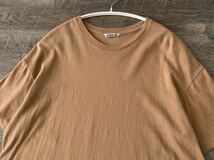 定価8800円 AURALEE オーラリー Seamless Crew Neck Tee A00T01ST 半袖 Tシャツ 4(M相当) キャメル系 トップス 通年 夏物 メンズ_画像3