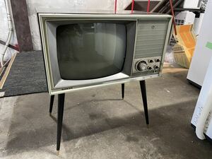 【ジャンク】SANYO 三洋電機　脚付真空管テレビ　16-S7 昭和レトロ 旧家蔵出し　アンティーク 