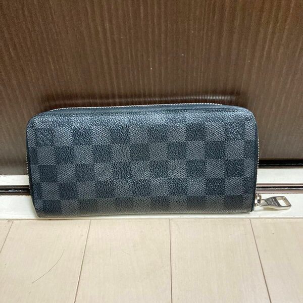 LOUIS VUITTON ルイヴィトン ダミエグラフイット 財布 長財布 ジッピーヴェルティカル ラウンドファスナー メンズ