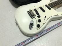 6054◆Squier by Fender　スクワイヤー　STRATOCASTER　ストラトキャスター エレキギター　LEVYS製　ケース付【写真追加有】_画像5