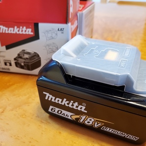 新品未使用◆makita(マキタ)純正 リチウムイオンバッテリー8個セット BL1860B残量表示 18V 6.0Ah 箱付き①の画像2