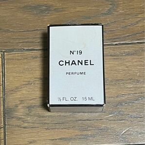 CHANEL シャネル　香水 パルファム　N°19 PARFUM 15ML