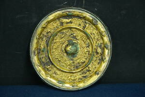 T33　中国美術　唐物　古玩　青銅鍍金　鳥獣花背円鏡　古鏡