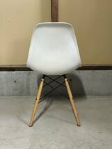 ☆FD201【中古美品】 HERMAN MILLER / ハーマンミラー イームズ サイド シェルチェア　ダウェルベース ホワイト DSW_画像2