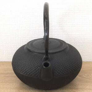 未使用 美品 長期保管品 南部鉄器 鉄瓶 運南堂 鍋元 霰紋 あられ アラレ 満杯で約1.4Lぐらいの画像7