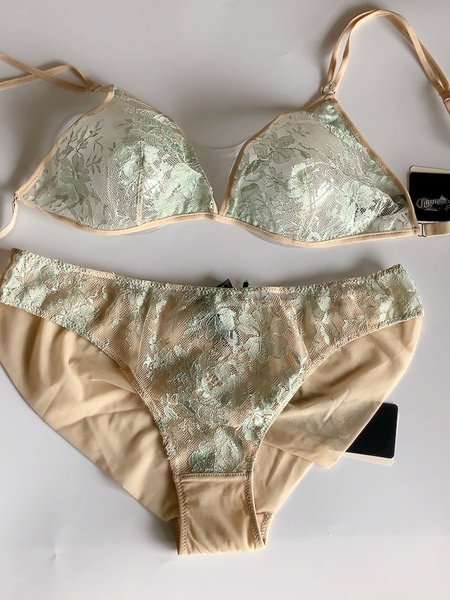 IT4セット☆Christies クリスティーズ ノンワイヤー イタリア海外高級ランジェリー ベージュ/No2