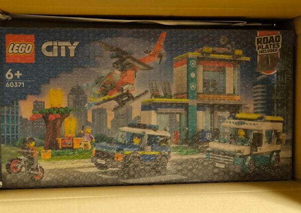 レゴ シティ 緊急出動本部 60371 おもちゃ ブロック プレゼント 警察 