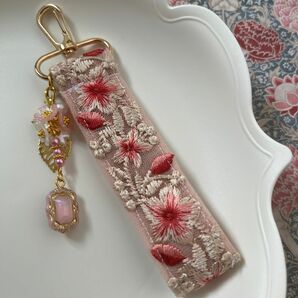 ハンドメイド ストラップ キーホルダー インド刺繍リボン 刺繍リボン お花 ピンク