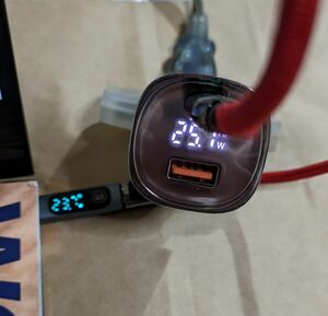 《クール！》電流計付GaN急速充電器　33W 2ポート