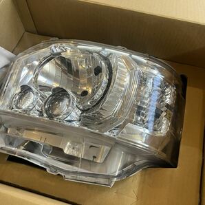 即使用可能！破損なし！良品。トヨタ純正 ハイエース 左 LEDヘッドライト 81185-26832 の画像1