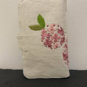 ☆ハンドメイド ☆マルチケース No 1 お薬手帳入れ 通帳入れ 母子手帳入れ プレゼント 手刺繍 花 リネンの画像2