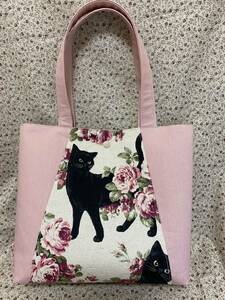 ☆ハンドメイド　☆トートバッグ　ポケット・スナップボタン付き　黒猫　薔薇　くすみピンク　プレゼント♪