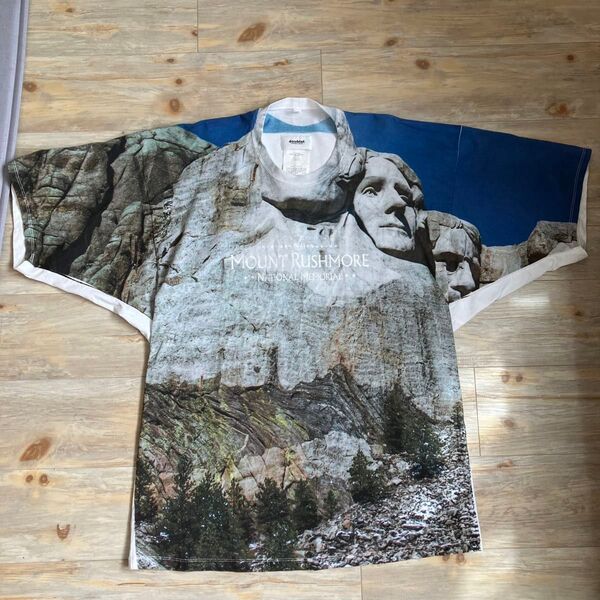 ダブレット ラシュモア山 転写プリント半袖Tシャツ 綿100% 日本製