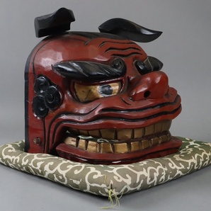 時代物 獅子 彫刻 木彫 朱塗 獅子頭 幅28,5cm 獅子舞 神楽面 神楽 祭礼 仏教美術 細密細工 古美術品[c384]の画像5