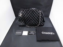 シャネル CHANEL マドモアゼル チェーンショルダーバッグ ココチャーム キルティング エナメル レディース ブラック_画像9