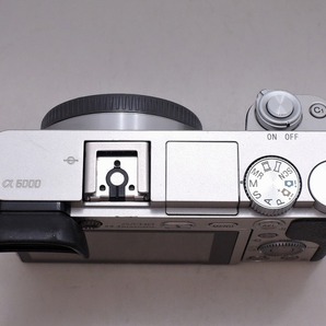 期間限定セール ソニー SONY ミラーレス一眼カメラ ボディ シルバー α6000 ILCE-6000の画像3