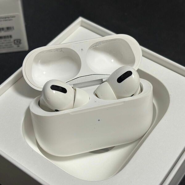 完動品 Apple AirPods Pro (1世代) with MagSafe Charging Case MLWK3J/A