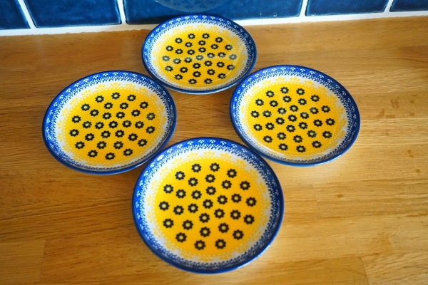 【新品】黄色　ポタリー風食器4枚セット 平皿 取り皿 花柄 北欧風食器　ポーランド風食器