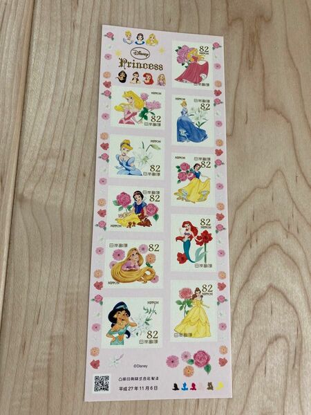 ディズニー プリンセス 1シート 820円分　シール式のシート切手です