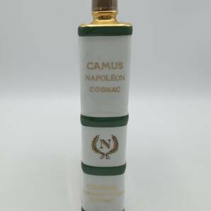 EE22◇＜未開栓＞CAMUS NAPOLEON COGNAC カミュ ナポレオン コニャック ブック型 ブランデー 陶器ボトル 約1160g 洋酒 古酒◇の画像3