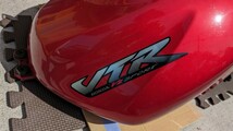 VTR250キャブ車 ガソリンタンク 燃料タンク 純正タンクキャップ、純正キー付き 内部サビあり 漏れなし_画像5