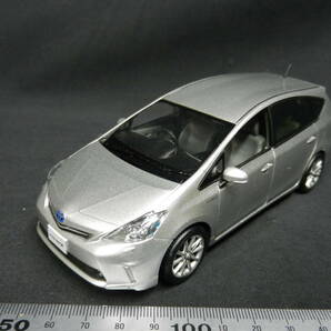 1/30 トヨタ プリウスα カラーサンプル ミニカー 箱なし 中古 店頭用 非売品 PRIUS α アルファの画像1