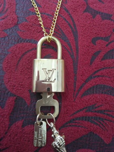 ルイヴィトン 343パドロック カデナ 南京錠 鍵付きゴールド色ペンダントネックレス超美品アクセサリー