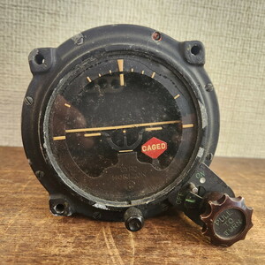 ...1968 year manufacture aviation meter Tokyo aviation meter ( stock ) made inspection ) posture indication vessel Defense Agency aviation self .. indicator INDICATOR GYRO HORIZON