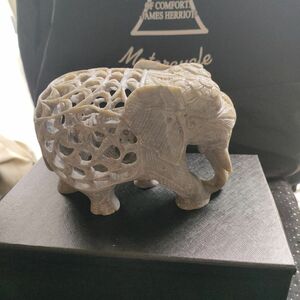 インド土産置物 精密石像 工芸品(ゾウinゾウ??) オブジェ インテリア