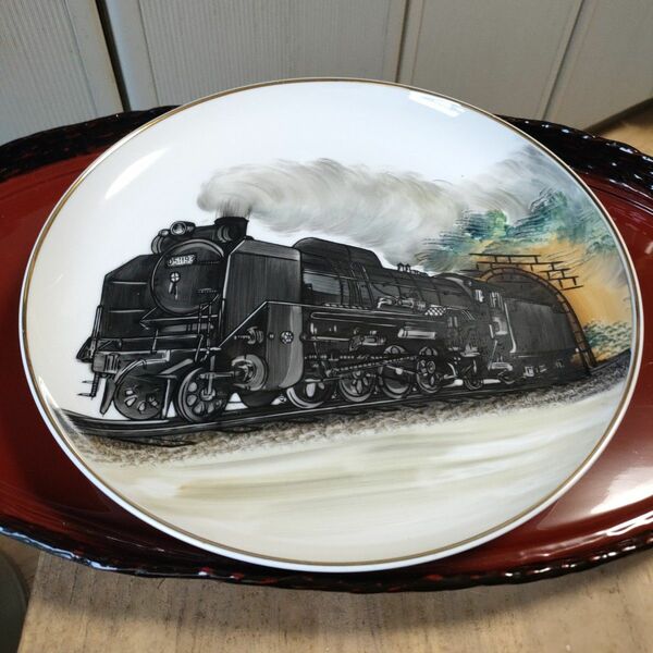 １９７２年 鉄道開通100周年 D51 金彩飾皿(NARUMI BONE CHINA)皿立て付き オマケ付き？