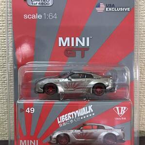 ☆ MINI GT 1/64 No.004 NISSAN GT-R R35 LB★WORKS ダックテール シルバー 左ハンドル ☆の画像1