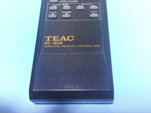 04島49　除菌・清掃済　TEAC 純正リモコン RC-304 ティアック オーディオ CD　赤外線発光確認済_画像3