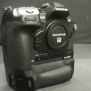 ◇【美品♪】OLYMPUS オリンパス OM-D E-M1X ボディ 2037万画素 ミラーレス 一眼 カメラ/動作品の画像3