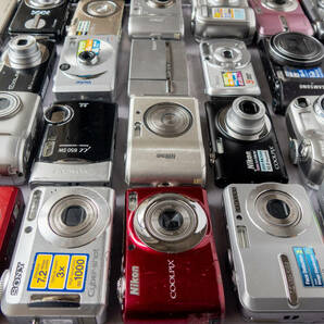 39 デジカメ ジャンク 80台 まとめ 纏め おまとめ 処分 未確認 大量 セット デジタルカメラ コンデジ 100台弱 SAMSUN SONY Nikon FUJIFILMの画像10