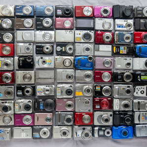 39 デジカメ ジャンク 80台 まとめ 纏め おまとめ 処分 未確認 大量 セット デジタルカメラ コンデジ 100台弱 SAMSUN SONY Nikon FUJIFILMの画像1