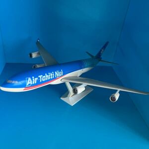 エア　タヒチ　ヌイ（国内線）　飛行機模型　Bora Bora AIRBUS A340-200 F-OITN