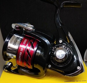 2500番DAIWA ダイワ リール スピニングリール 海外モデル 日本未発売 左右ハンドル 巻きやすい 新品 世界中で大人気 国内発送 カラーレッド