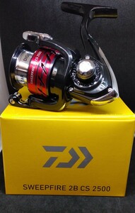 2500番DAIWA ダイワ リール スピニングリール 海外モデル 日本未発売 左右ハンドル 巻きやすい 新品 世界中で人気 国内発送 カラーレッド