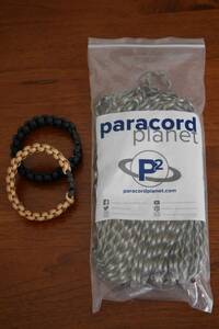 【送料無料】Paracord Planet ナイロンパラコード 30m デジタル迷彩＋ナイロンパラコードのブレスレット（ブラック＆タン）