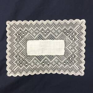 [雑貨] 手刺繍「長方形：約23.5×33cm マルチクロス」ボビンレース 完全手縫い作品 敷物・飾り等に 美しいハンドメイド 手作り n102