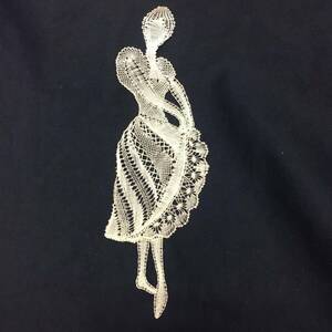[雑貨] 手刺繍「女性/全身：約24.5cm 飾り物」ボビンレース 完全手縫い作品 アート作品・インテリア等に 美しいハンドメイド 手作り n143