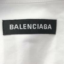 [洋服] メンズ「BALENCIAGA：バレンシアガ バックロゴ ホワイト 長袖シャツ」 サイズ：37(XL) ボタンダウン バックプリント 白 ブランド_画像9
