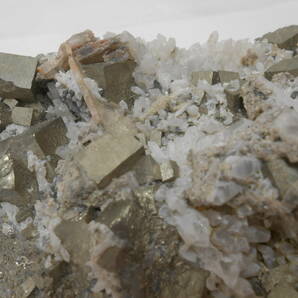 世∞2 水晶パイライト? 黄鉄鉱? 共生鉱物 約14×8cm 重さ約1.1kg 現状品 ＊画像ご確認お願いします。鉱物標本 天然石 原石 岩石 鉱石の画像7